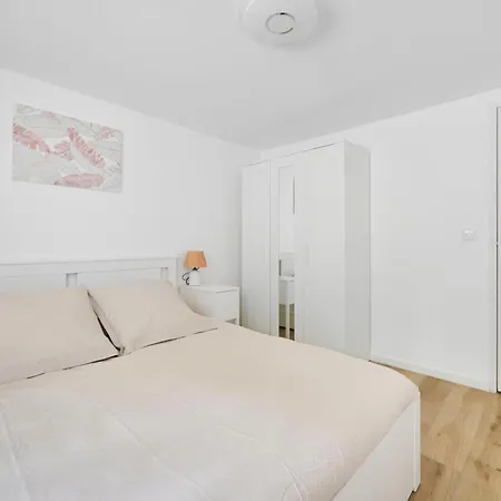 Apartment Le Jardin - 3 Piece - Parking - & Paris Le Plessis-Trevise