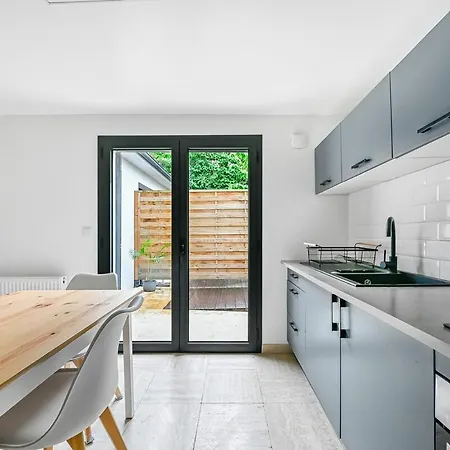 Le Jardin - 3 Piece - Parking - & Paris Apartment