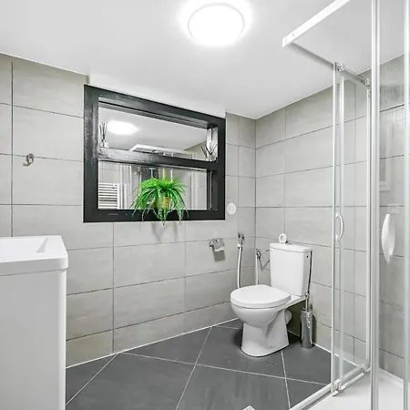 Le Jardin - 3 Piece - Parking - & Paris