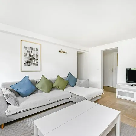 Le Jardin - 3 Piece - Parking - & Paris Apartment