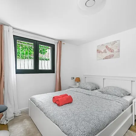 Le Jardin - 3 Piece - Parking - & Paris Apartment *