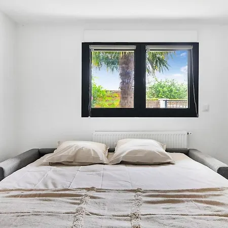 Le Jardin - 3 Piece - Parking - & Paris Apartment